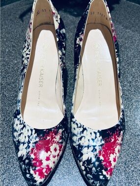 Peter Kaiser Floral Patent Pumps in Navy, Cream & Pink Size 5.5